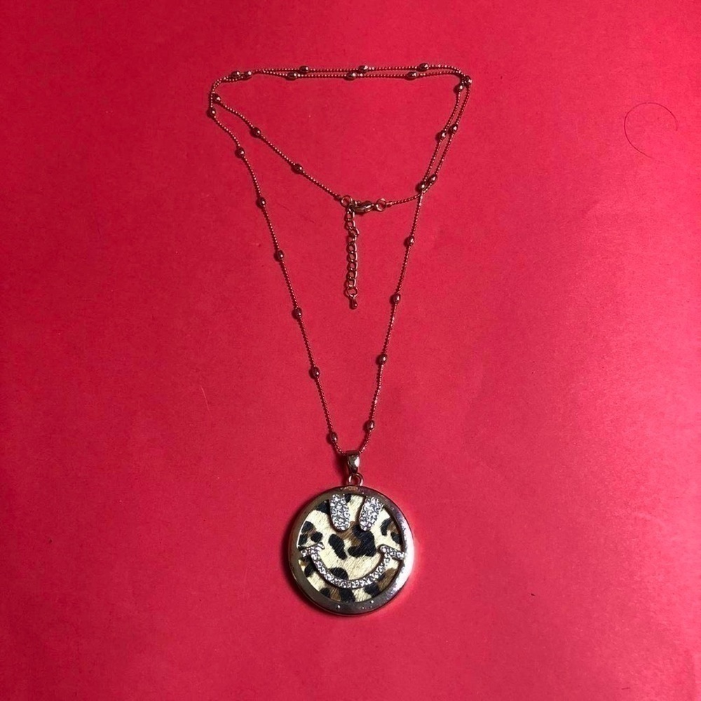 Leopard print smiley face necklace 💛🖤​​​​​​​​​​​​​​​​​​​​​​​​